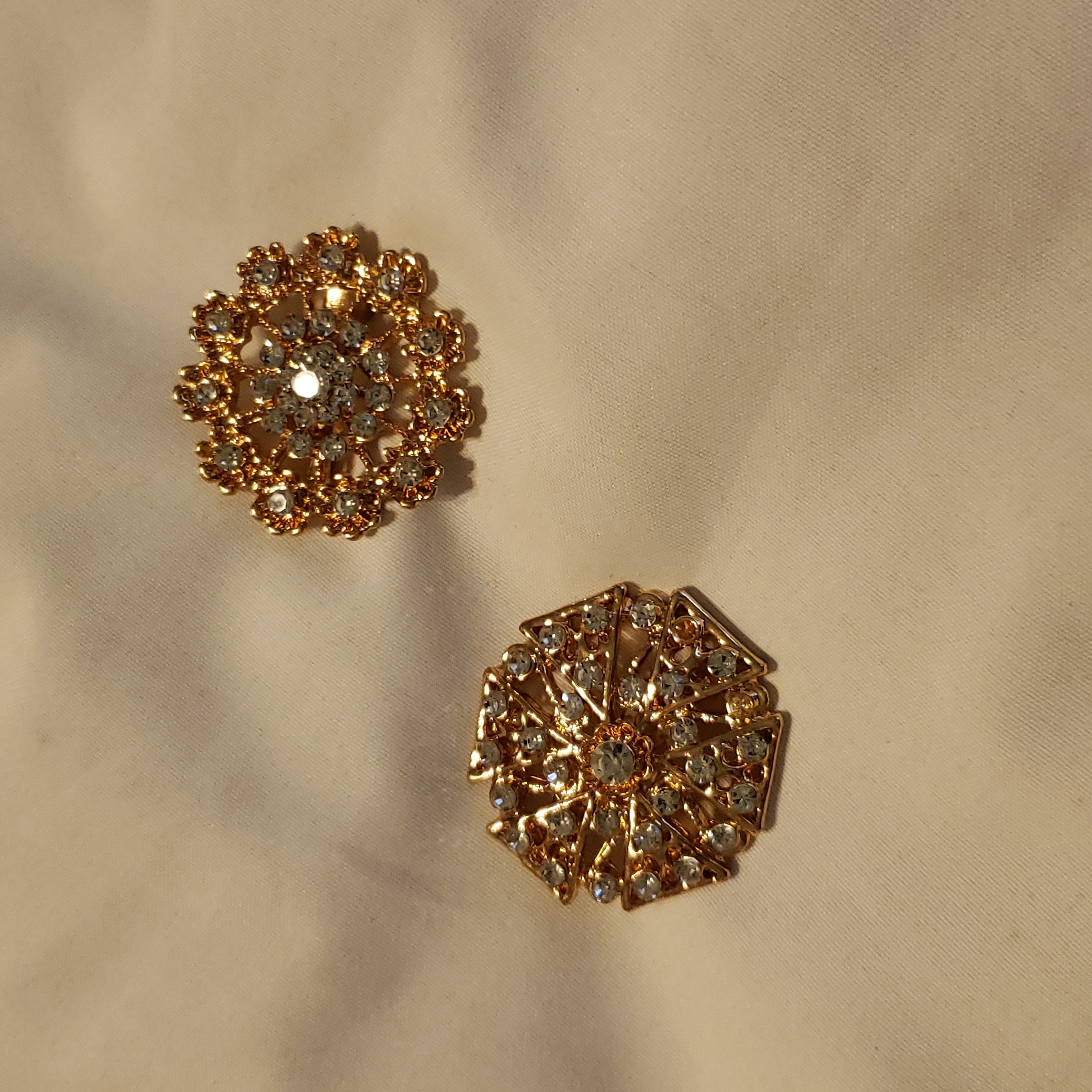 2 Very Nice Pins New But No Tags